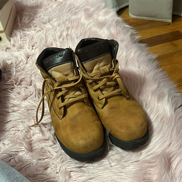 Vintage Woman’s leathered Timberland boots - Picture 2 of 8